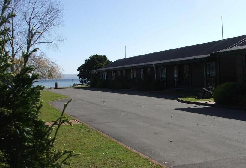 Cedarwood Lakeside Motel & Conference Venue