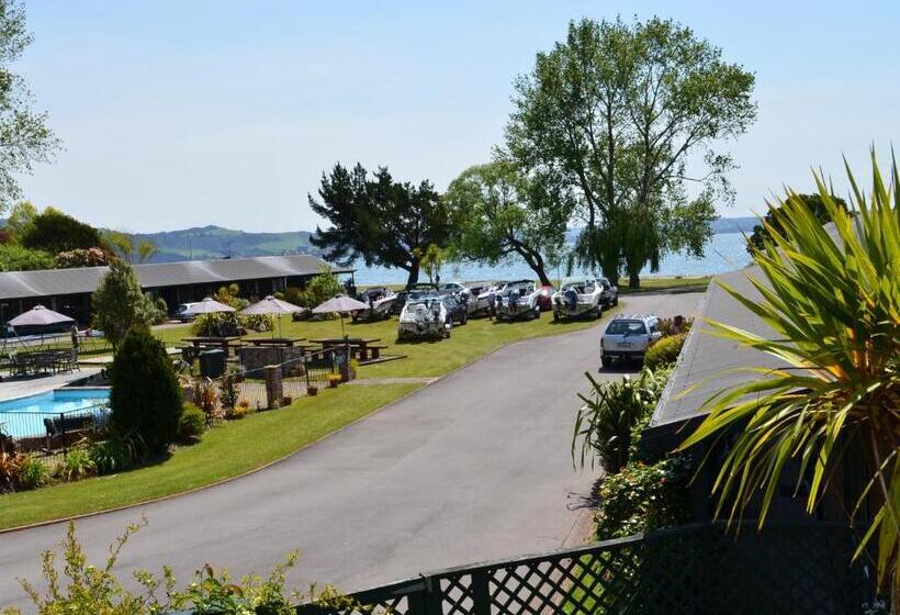 Cedarwood Lakeside Motel & Conference Venue