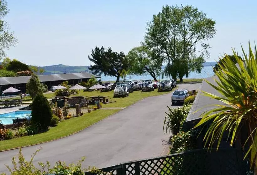 Cedarwood Lakeside Motel & Conference Venue