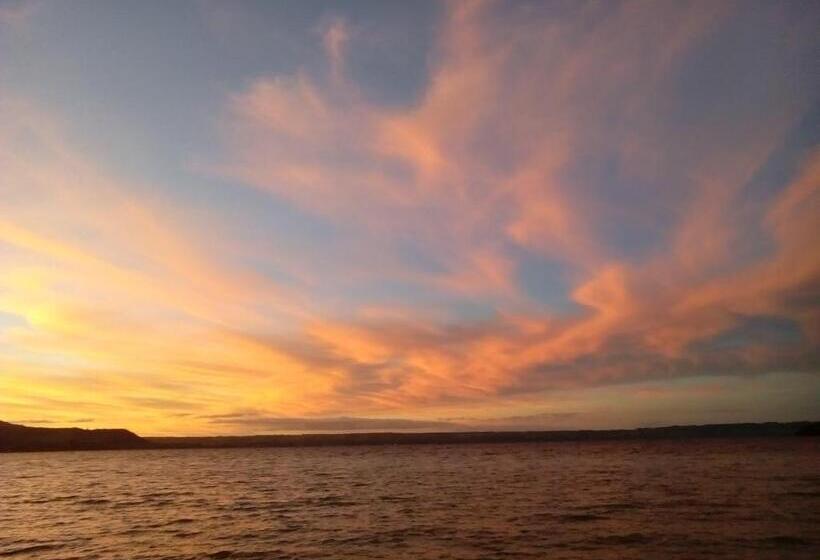 Cedarwood Lakeside Motel & Conference Venue