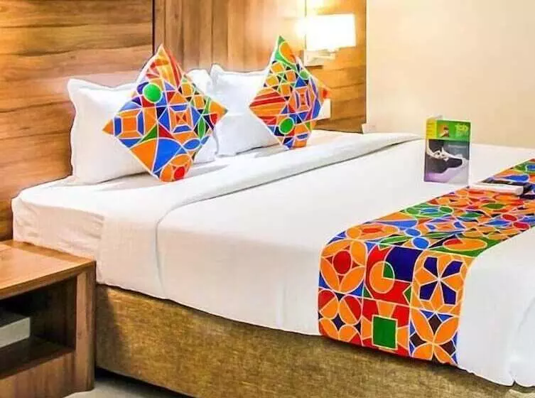Fabhotel Js Regency