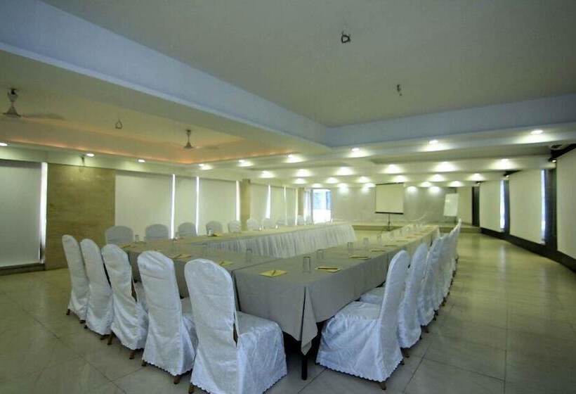 Hotel Kumar Resort By Turtle, Lonavala