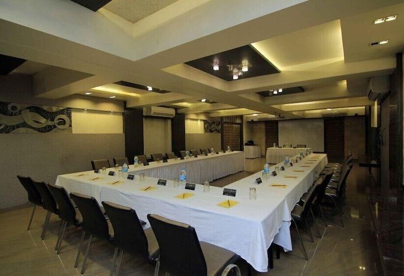 Hotel Kumar Resort By Turtle, Lonavala