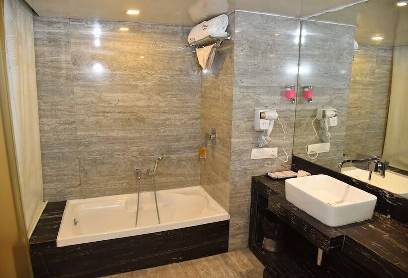 Hotel Kumar Resort By Turtle, Lonavala