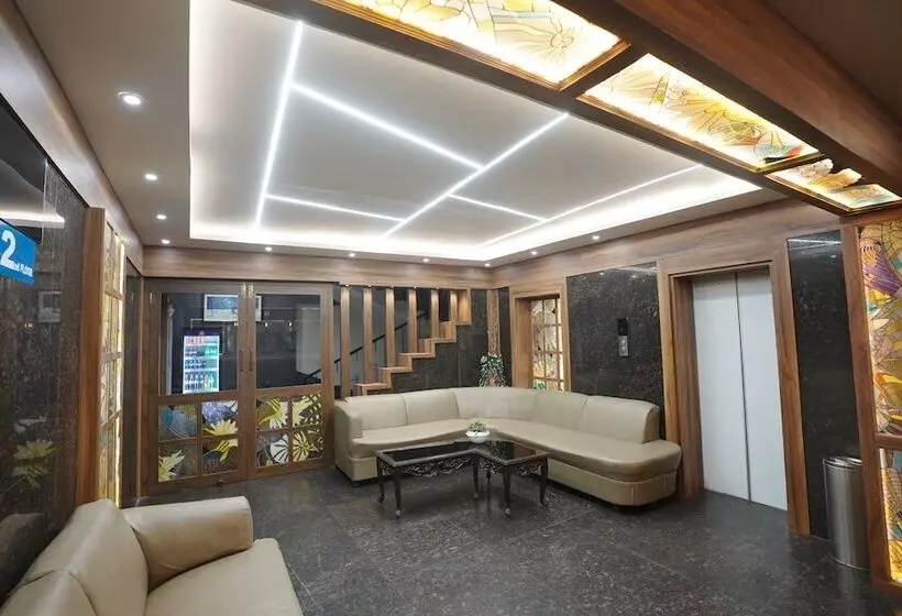 ホテル Luciya International Mysore