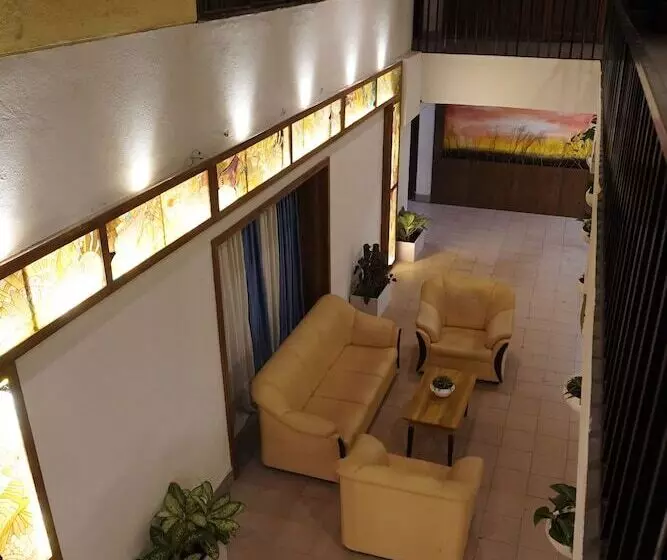 ホテル Luciya International Mysore