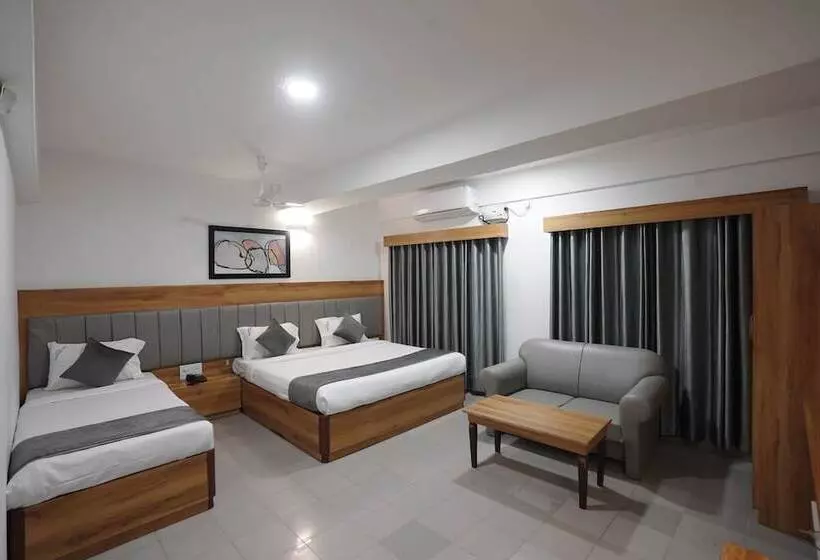 ホテル Luciya International Mysore