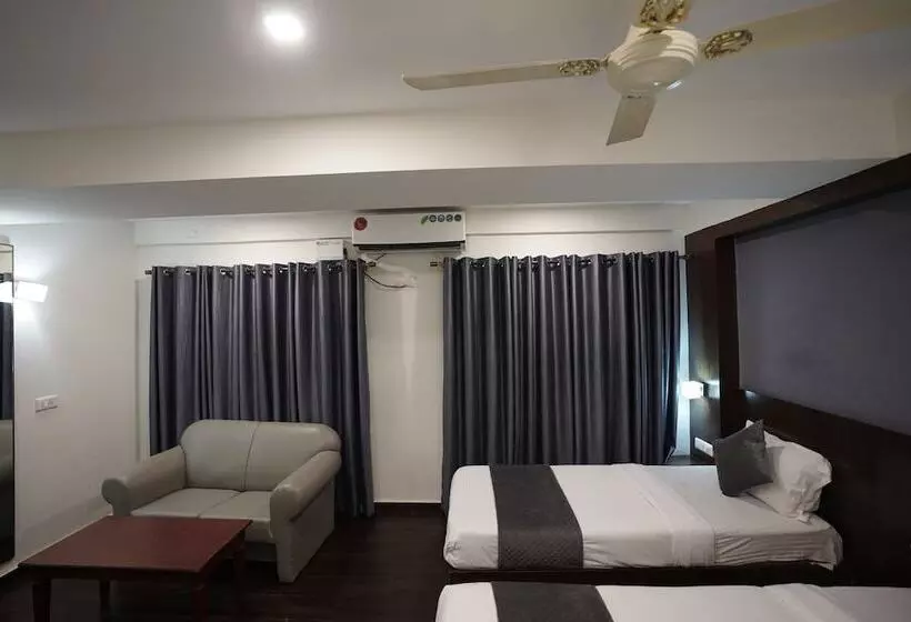ホテル Luciya International Mysore
