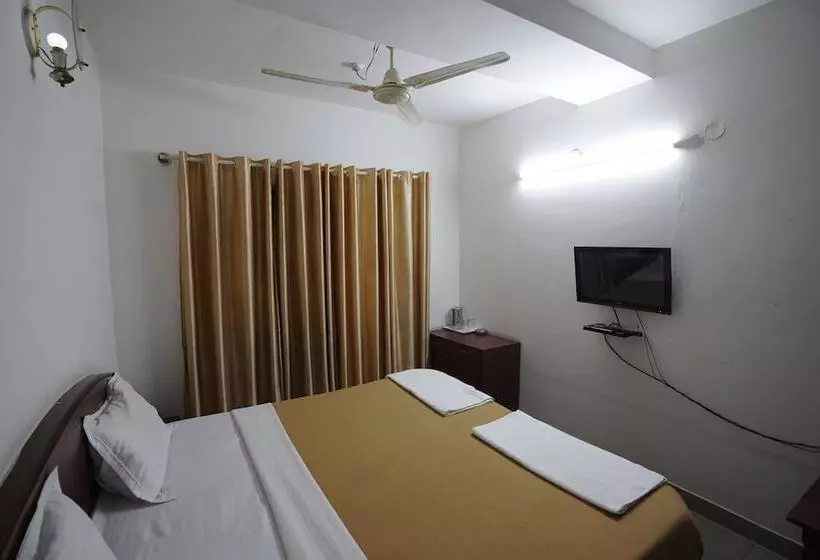 ホテル Luciya International Mysore