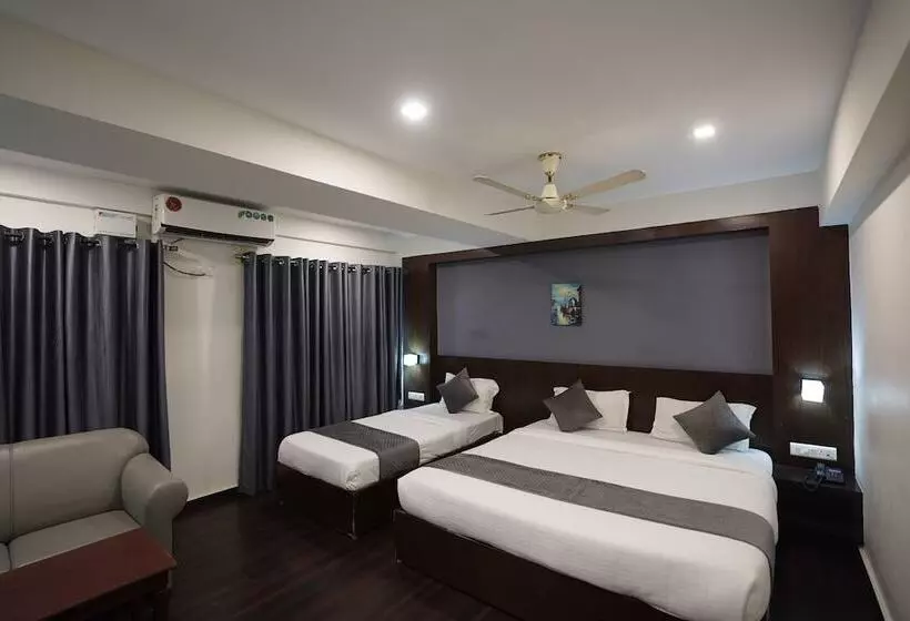 ホテル Luciya International Mysore
