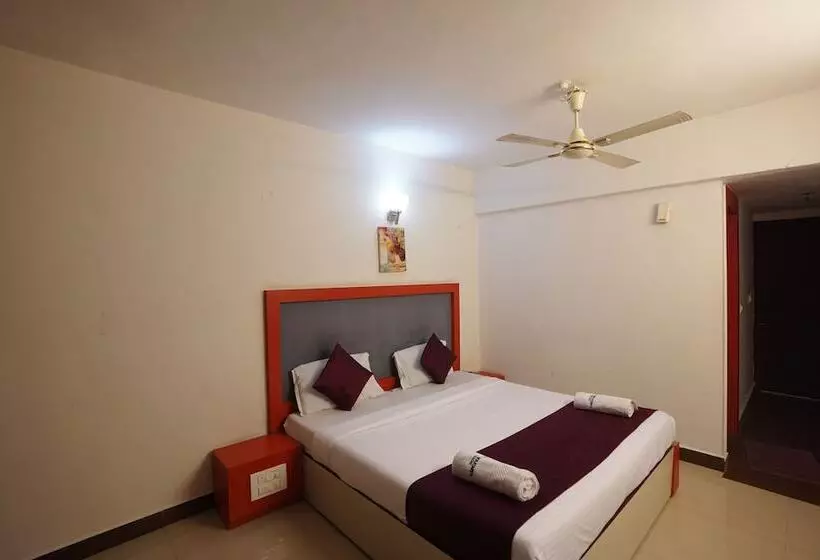ホテル Luciya International Mysore