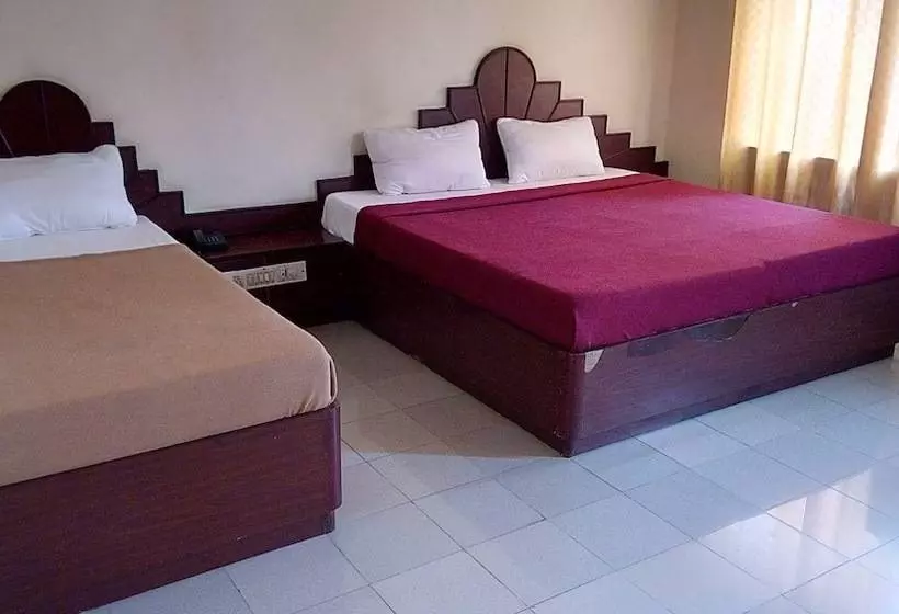 ホテル Luciya International Mysore