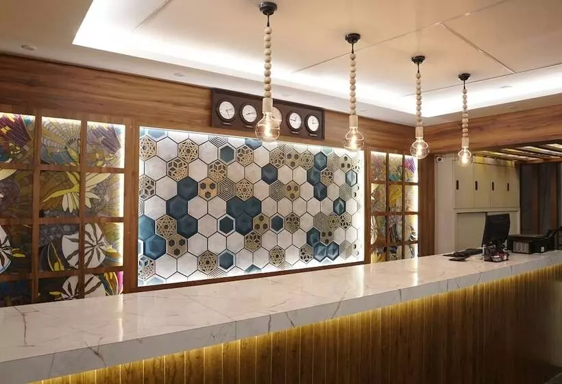 ホテル Luciya International Mysore