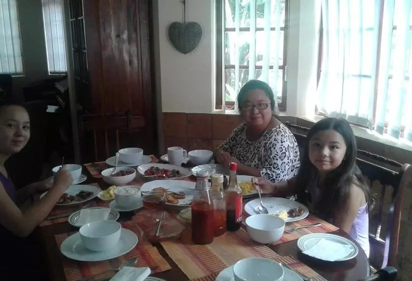 پانسیون Amanzi Guest House