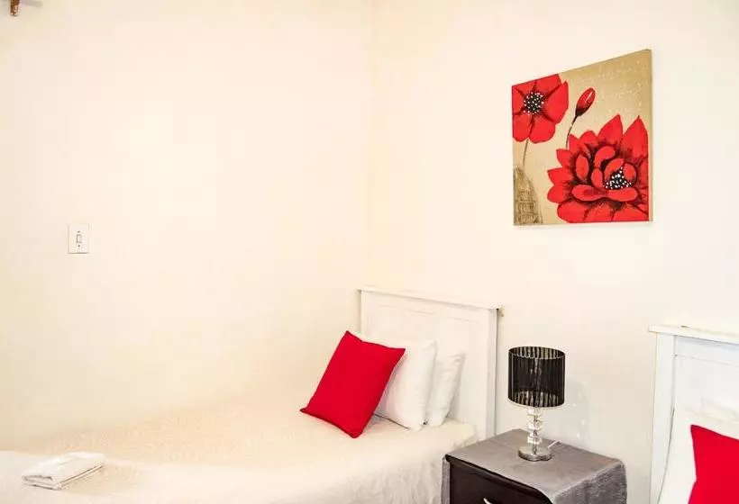 پانسیون Amanzi Guest House