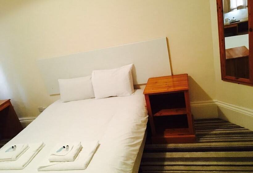 بنسيون The Tudor House