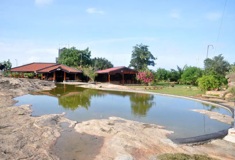 استراحتگاه Bandagiri Village