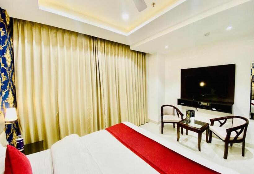 Blueberry Hotel Zirakpur A Family Hotel With Spacious And Hygenic Rooms