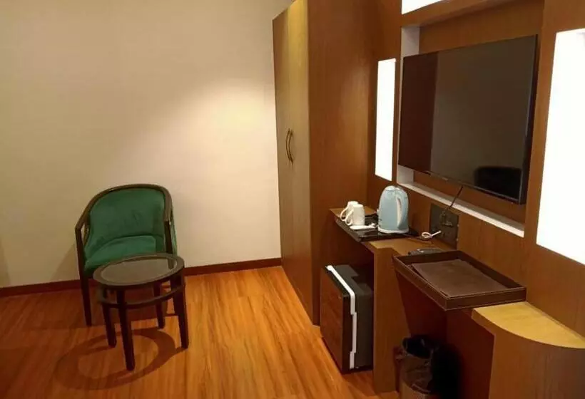 The Emerald Hotel & Siya Milan Banquets