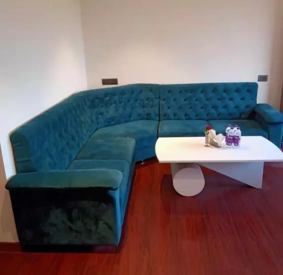 The Emerald Hotel & Siya Milan Banquets