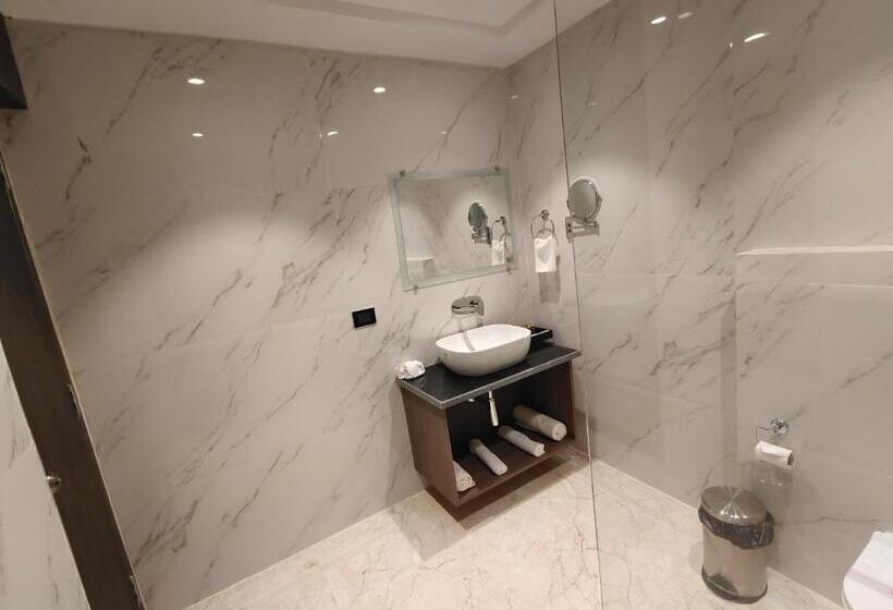 The Emerald Hotel & Siya Milan Banquets