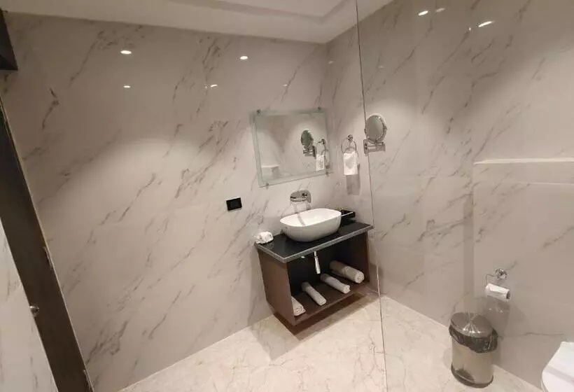 The Emerald Hotel & Siya Milan Banquets