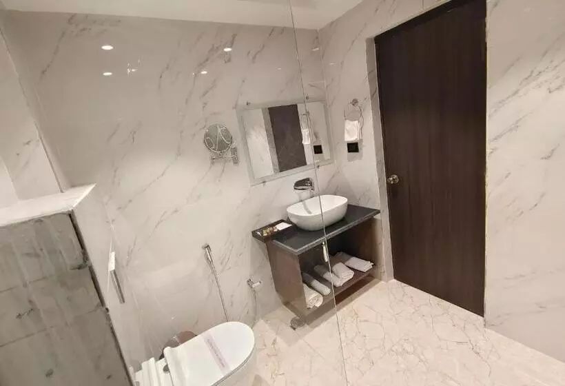 The Emerald Hotel & Siya Milan Banquets