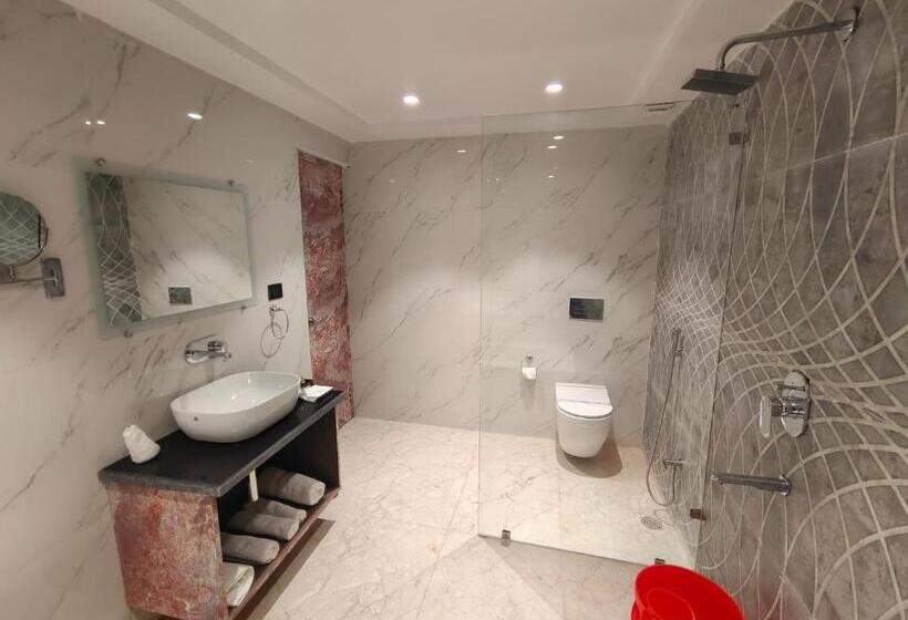 The Emerald Hotel & Siya Milan Banquets