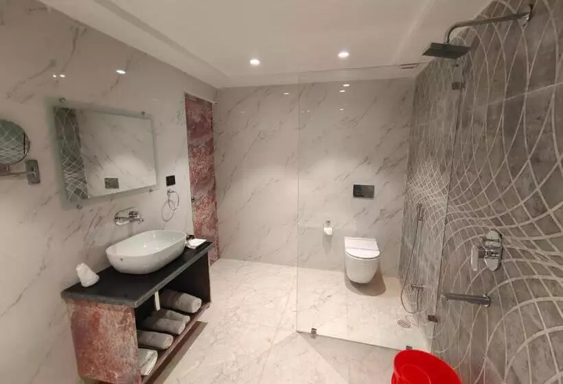 The Emerald Hotel & Siya Milan Banquets