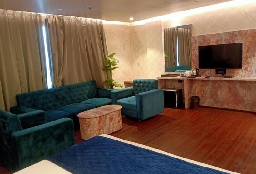 The Emerald Hotel & Siya Milan Banquets