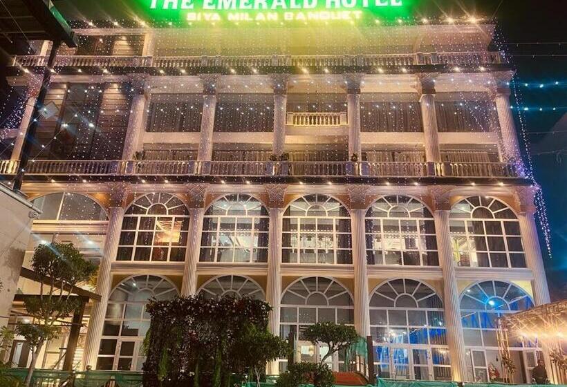 The Emerald Hotel & Siya Milan Banquets