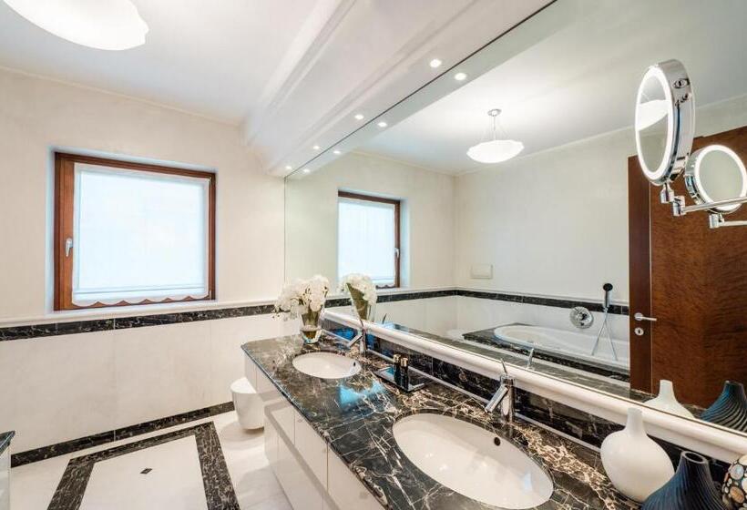 צימר Airport Bea Rooms