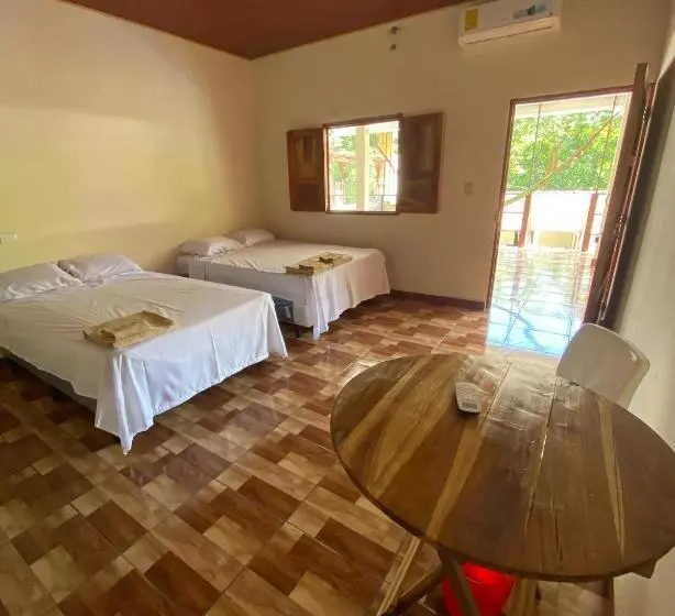 ペンション Hostal Las 3 J