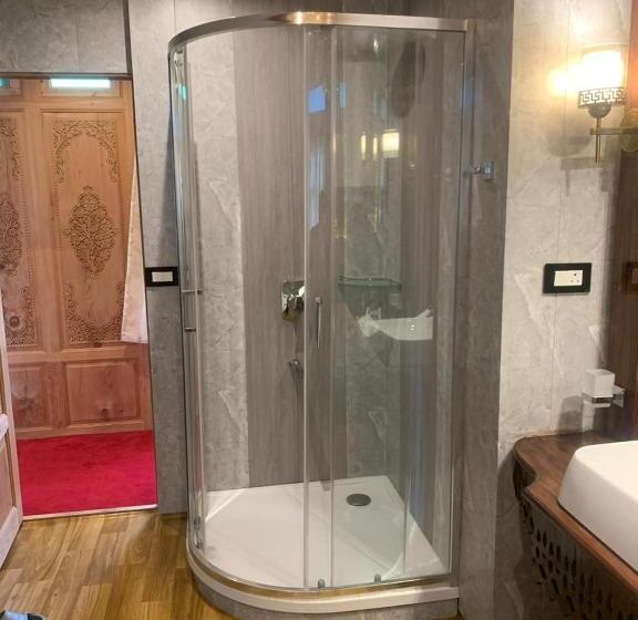 Hotel Harmukh Houseboat By Stay Pattern