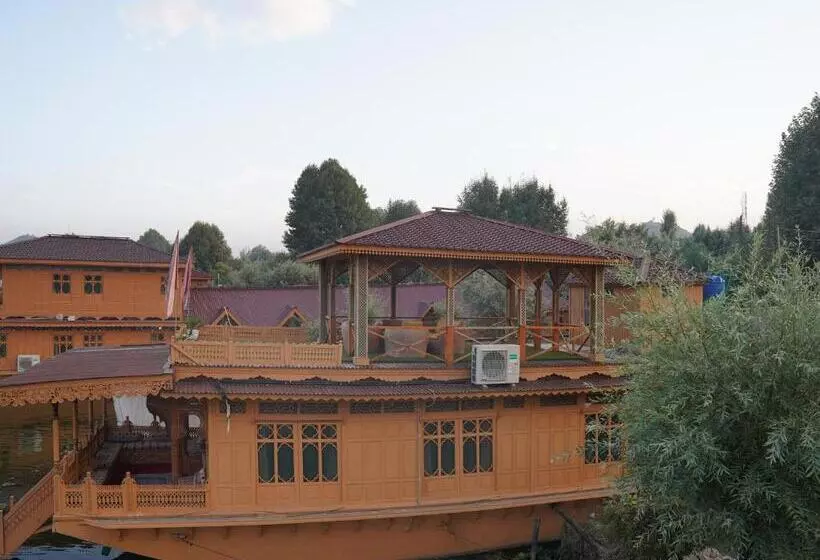 Hotelli Harmukh Houseboat By Stay Pattern