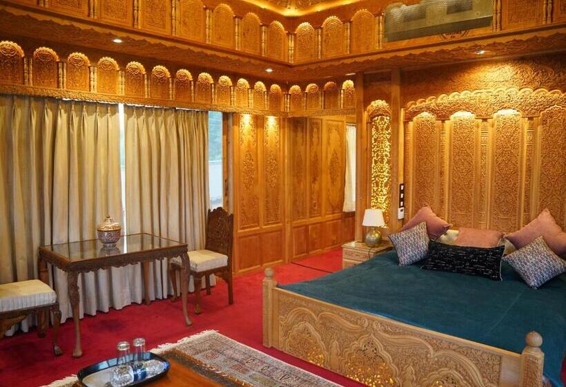 Hotel Harmukh Houseboat By Stay Pattern