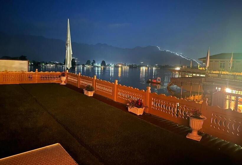 Hotel Harmukh Houseboat By Stay Pattern