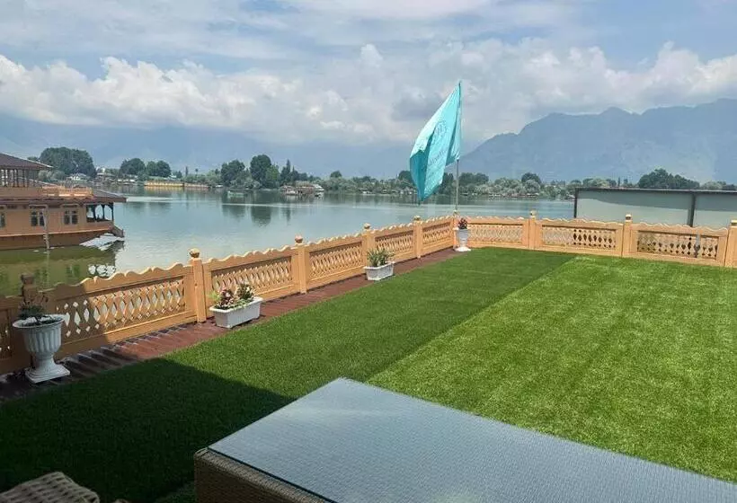 Hotelli Harmukh Houseboat By Stay Pattern