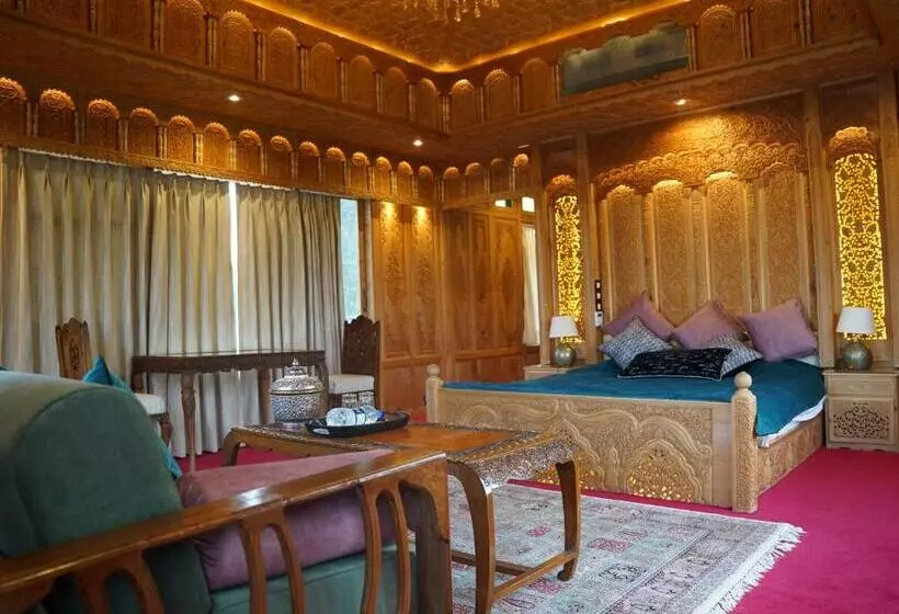 Hotelli Harmukh Houseboat By Stay Pattern