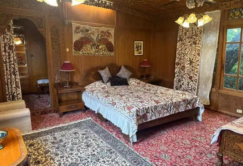 Hotelli Harmukh Houseboat By Stay Pattern