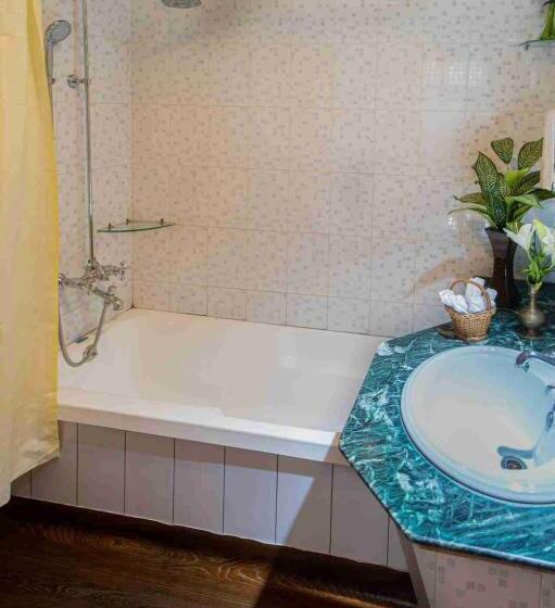 Hotel Harmukh Houseboat By Stay Pattern