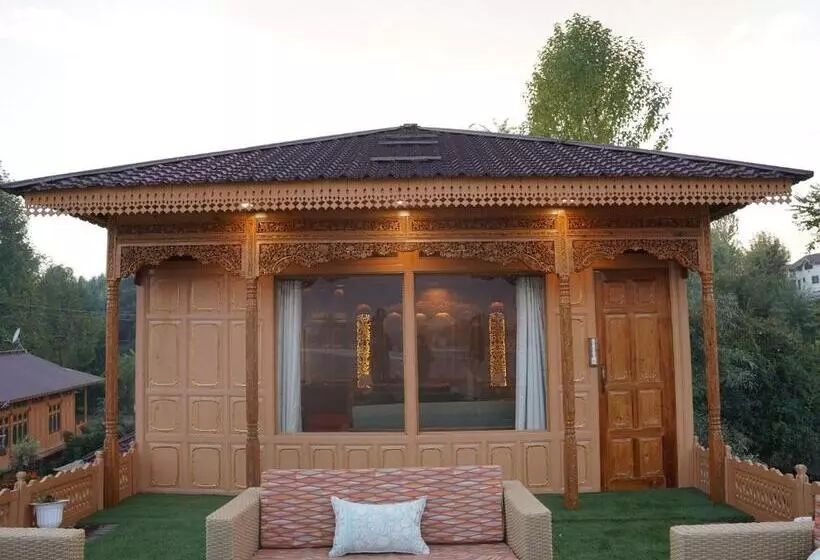 Hotelli Harmukh Houseboat By Stay Pattern