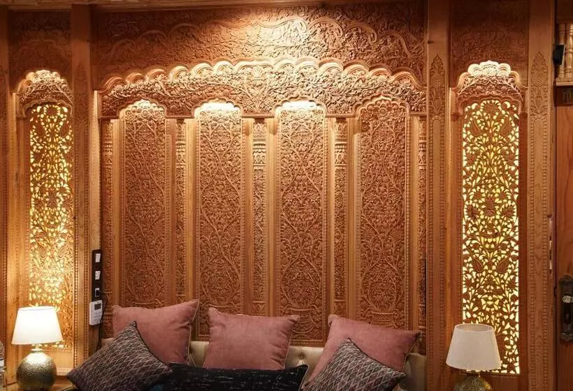 Hotelli Harmukh Houseboat By Stay Pattern