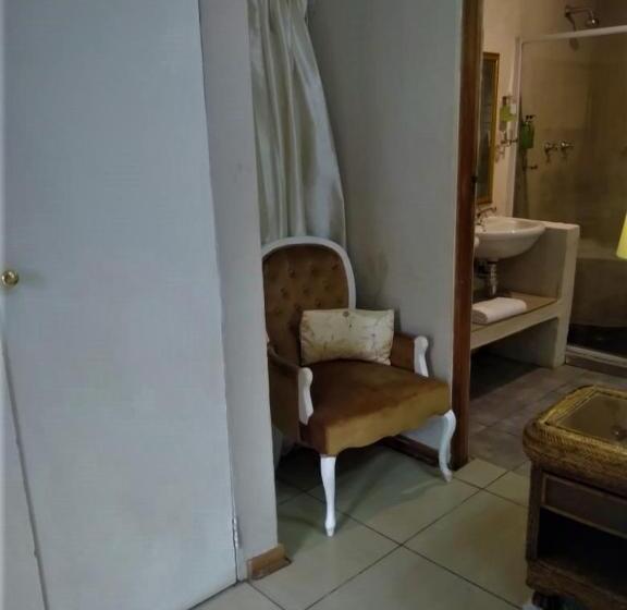 Pension Amethyst Suites