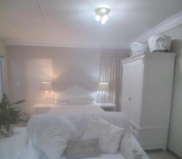 Pension Amethyst Suites