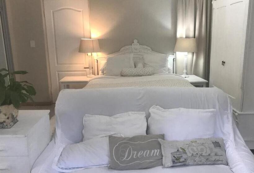 Pension Amethyst Suites