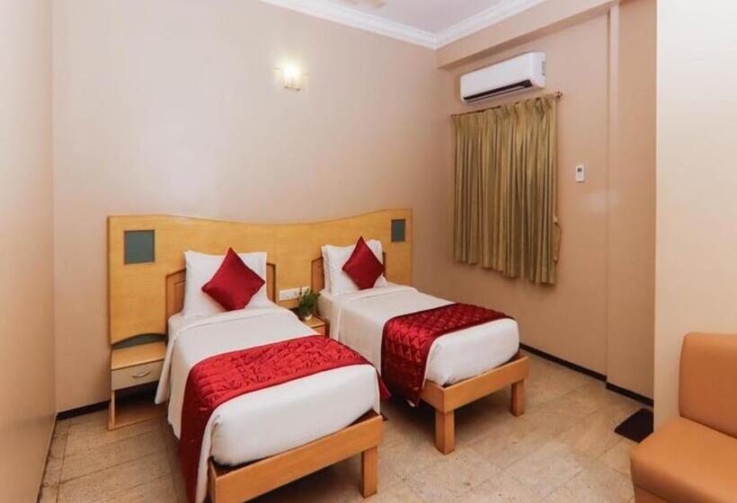 בית מלון כפרי Vinayaga Excellency Tiruppur