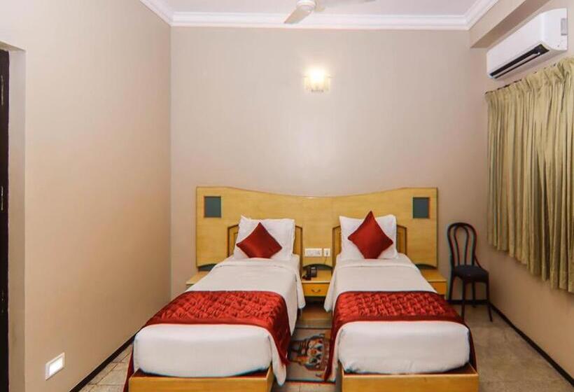 בית מלון כפרי Vinayaga Excellency Tiruppur