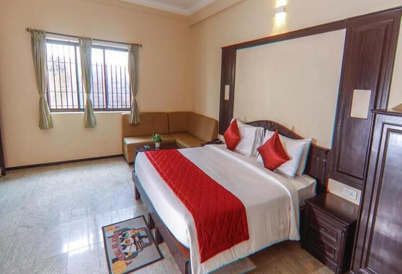 בית מלון כפרי Vinayaga Excellency Tiruppur