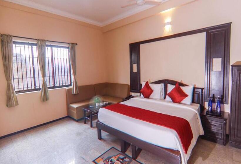 בית מלון כפרי Vinayaga Excellency Tiruppur